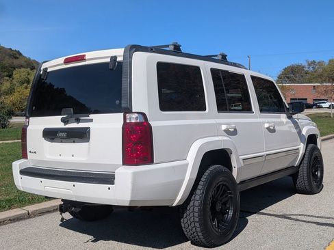 Used 2010 Jeep Commander Sport w/ Sun/Sound Group image 4