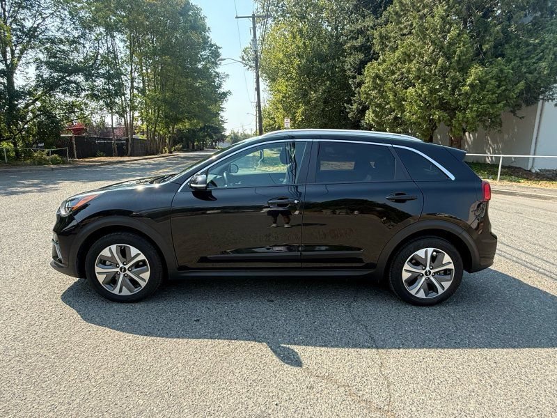 Used 2022 Kia Niro EX Premium w/ Cold Weather Package FWD image 2