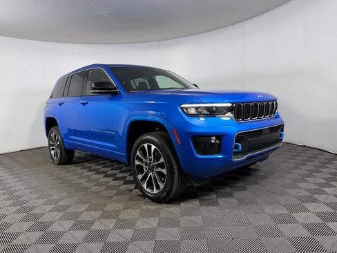 Used 2024 Jeep Grand Cherokee Overland w/ Advanced Protech Group III AWD/4WD image 5