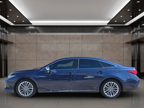 Used 2019 Toyota Avalon Limited image 4