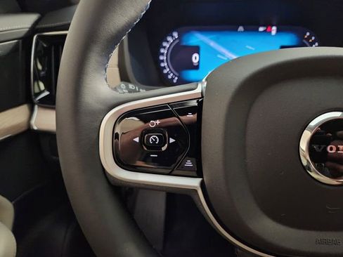 New 2026 Volvo XC90 B6 Plus w/ Protection Package Premier image 28