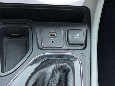 Used 2019 Jeep Cherokee Limited image 25