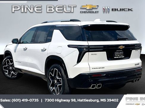 Used 2025 Chevrolet Traverse High Country FWD image 2