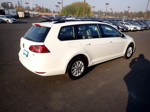 Used 2016 Volkswagen Golf S image 5