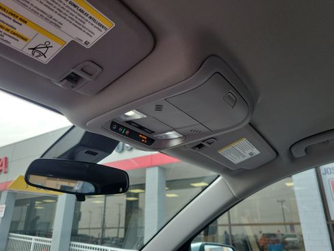 Used 2022 Chevrolet Equinox LT FWD image 30