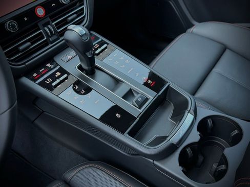 New 2025 Porsche Macan AWD/4WD image 24