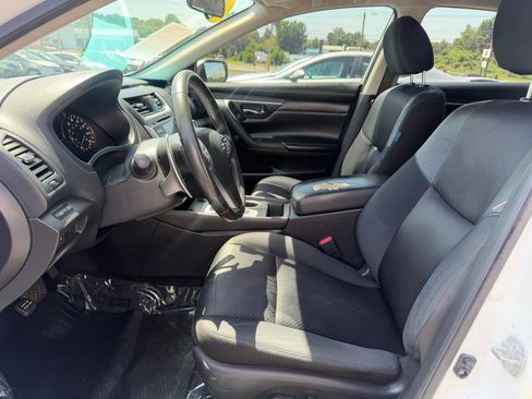 Used 2016 Nissan Altima 2.5 SR FWD image 11