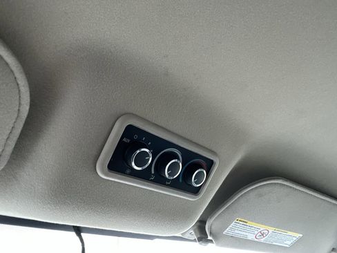 Used 2017 GMC Savana 2500 LT w/ LT Preferred Equipment Group image 21