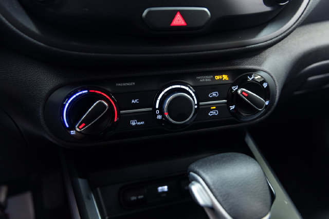 Used 2023 Kia Soul LX w/ Option Group 015 FWD image 17