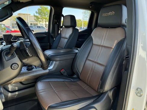 Used 2023 Chevrolet Silverado 1500 High Country w/ Technology Package image 27