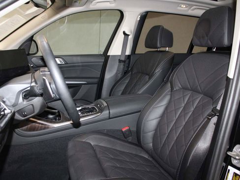 Certified 2024 BMW X7 xDrive40i w/ Premium Package AWD/4WD image 13