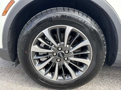 Certified 2023 Lincoln Nautilus AWD w/ Premium Package image 9