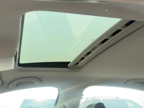 Used 2011 Volkswagen Jetta TDI FWD image 16