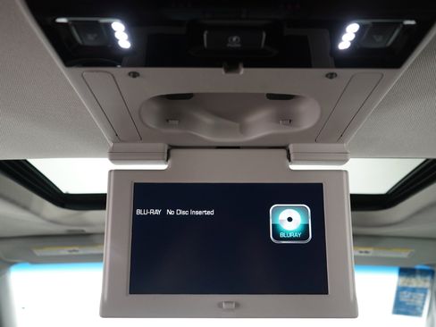 Used 2019 Chevrolet Tahoe Premier w/ Premier Plus Edition image 24