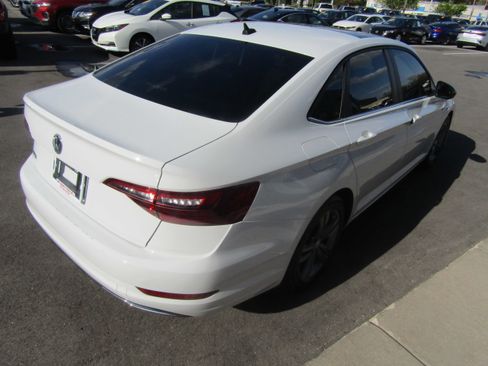 Used 2021 Volkswagen Jetta R-Line w/ R-Line Cold Weather Package FWD image 5