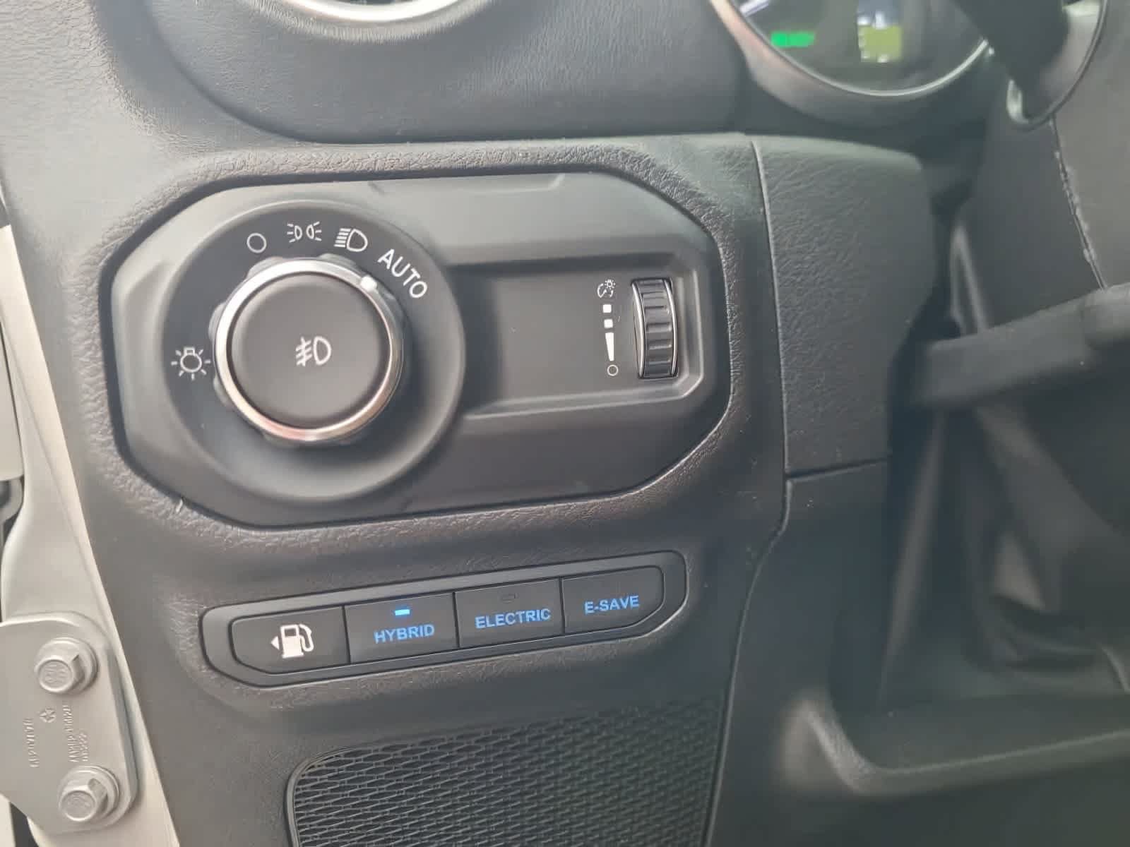 Used 2023 Jeep Wrangler Unlimited Sahara w/ Cold Weather Group AWD/4WD image 14