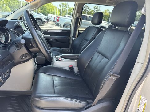 Used 2011 Chrysler Town & Country Touring-L w/ Entertainment Group #2 FWD image 15