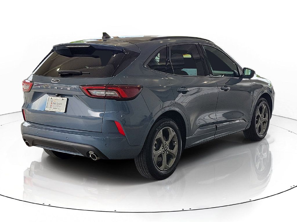 Used 2024 Ford Escape ST-Line w/ Tech Pack #1 FWD image 2