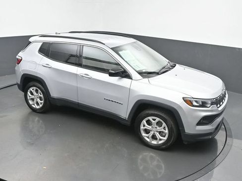 Used 2024 Jeep Compass Latitude AWD/4WD image 40