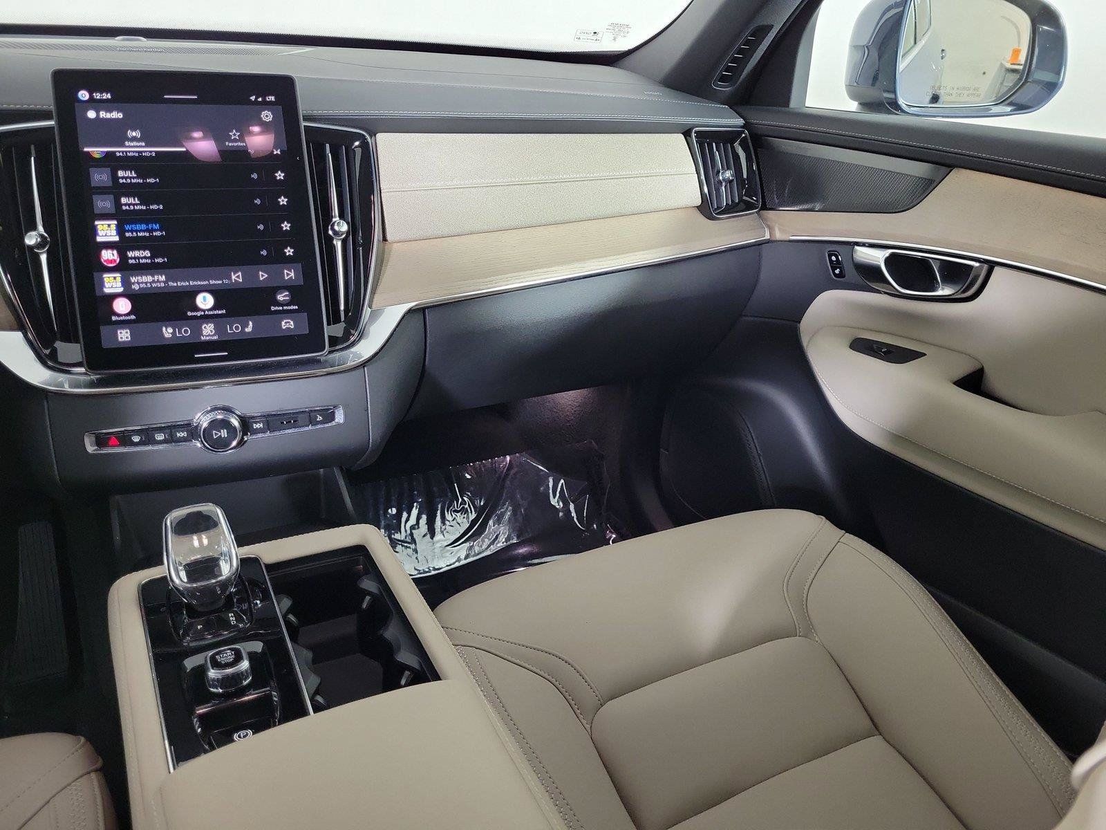 Certified 2026 Volvo XC90 B6 Plus AWD/4WD image 17