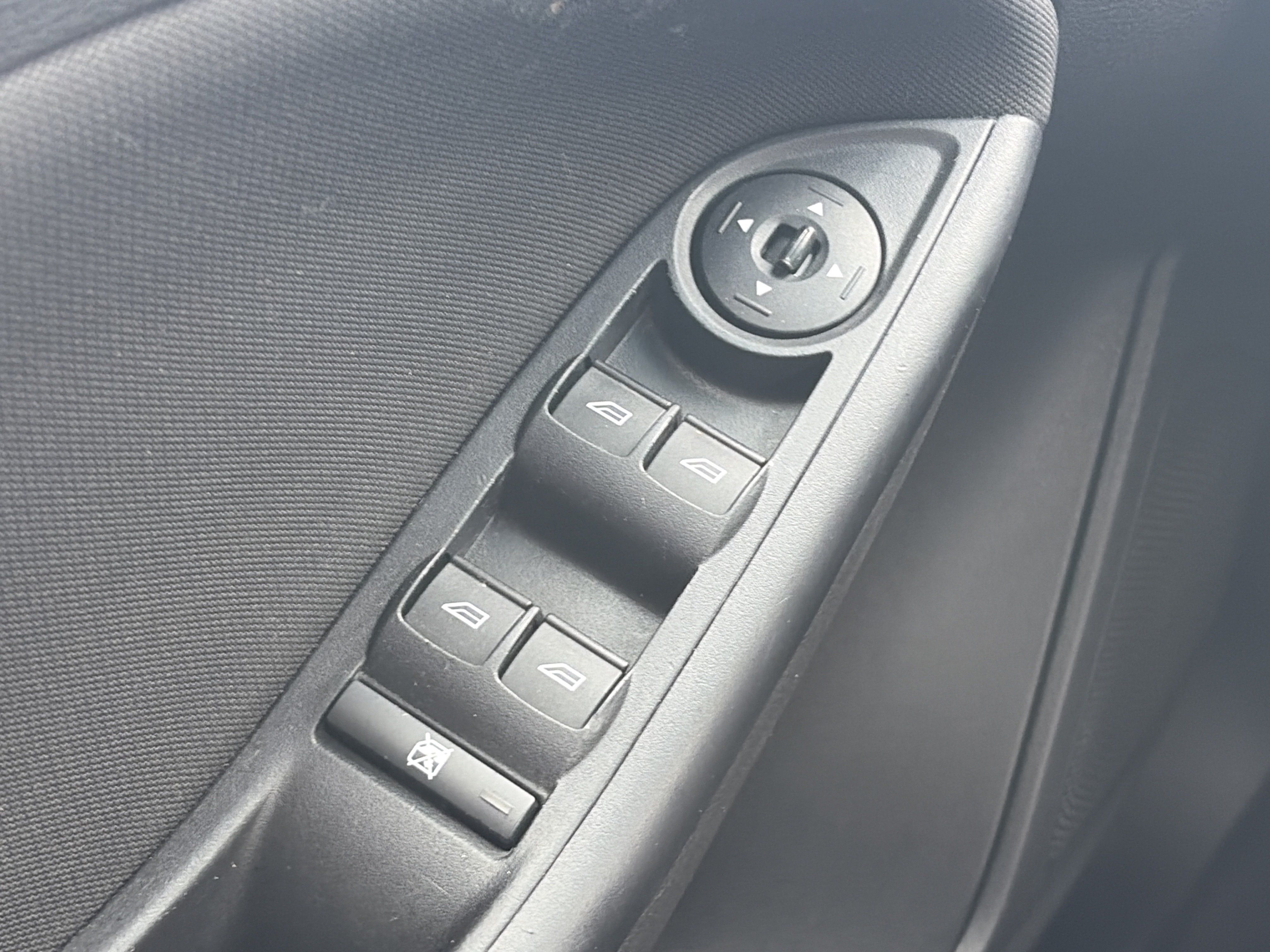 Used 2017 Ford Focus SE FWD image 25