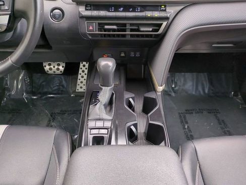 Used 2025 Toyota Camry SE image 18