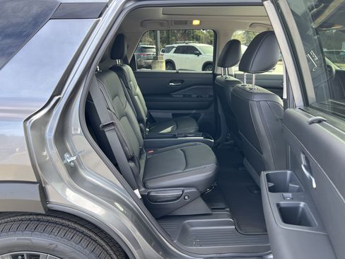 New 2026 Nissan Pathfinder SL image 27