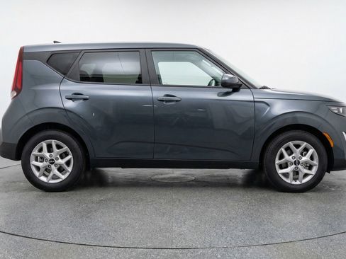 Used 2025 Kia Soul LX w/ LX Technology Package FWD image 11
