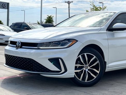 New 2025 Volkswagen Jetta SE image 2