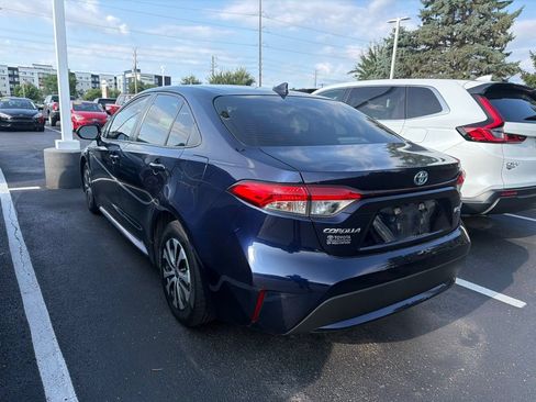 Used 2021 Toyota Corolla LE FWD image 2