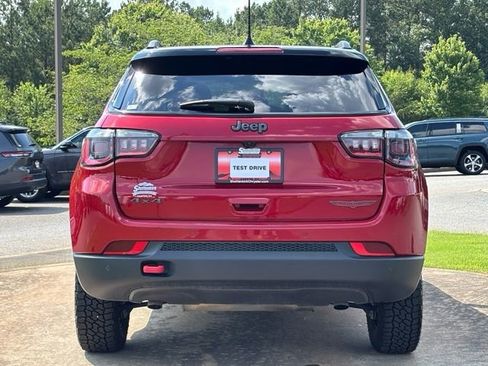 Used 2025 Jeep Compass Trailhawk AWD/4WD image 6