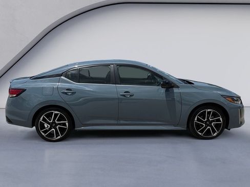 Used 2025 Nissan Sentra SR w/ SR Premium Package FWD image 6