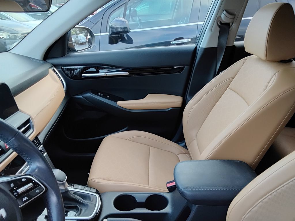 Used 2024 Kia Seltos EX FWD image 9