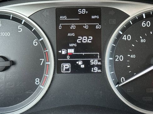 Used 2019 Nissan Kicks S image 28