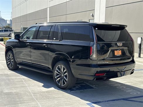 Used 2023 Cadillac Escalade ESV Sport image 5