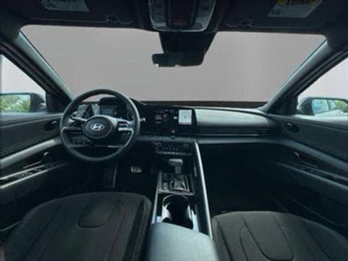 New 2025 Hyundai Elantra SEL image 22