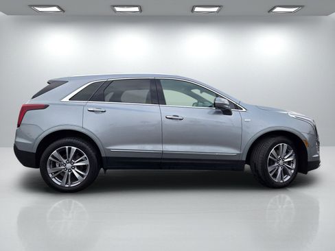 Certified 2025 Cadillac XT5 Premium Luxury image 3