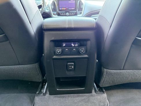 Used 2020 Chevrolet Traverse LT FWD image 37