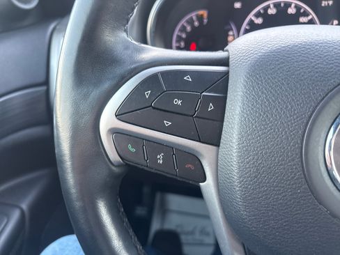 Used 2019 Jeep Grand Cherokee Altitude image 25