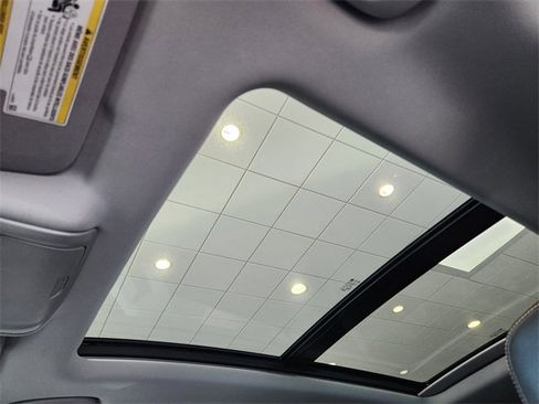 Used 2022 Chevrolet Equinox Premier image 10