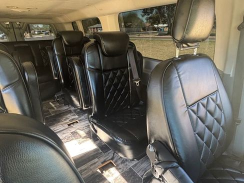 Used 2018 Ford Transit 350 XLT image 21