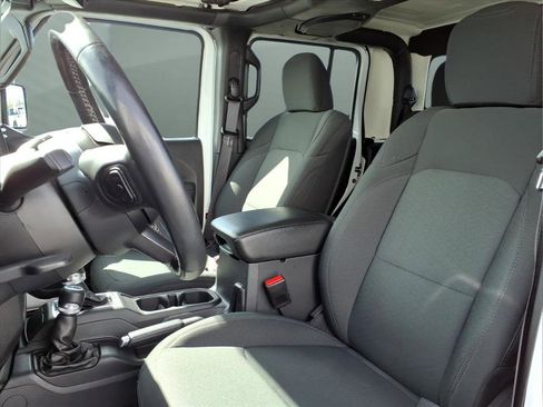 Used 2022 Jeep Gladiator Sport image 18