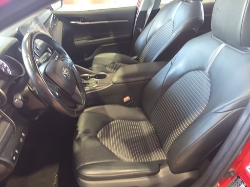 Used 2022 Toyota Camry SE FWD image 8