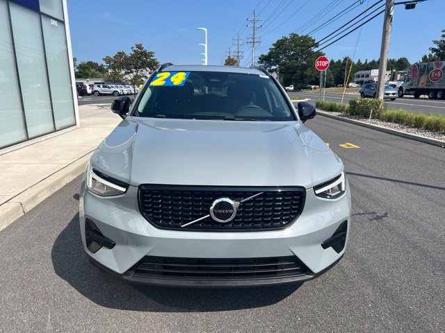 Certified 2024 Volvo XC40 B5 Core AWD/4WD image 7
