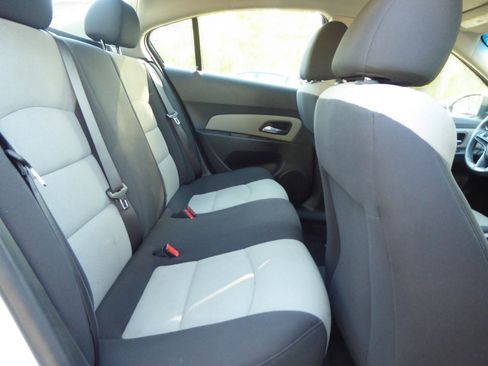 Used 2016 Chevrolet Cruze LS image 17