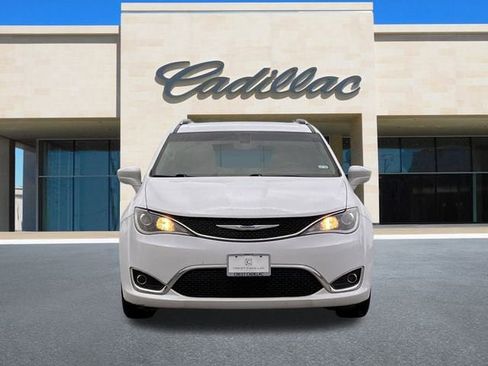 Used 2017 Chrysler Pacifica Touring-L Plus image 9