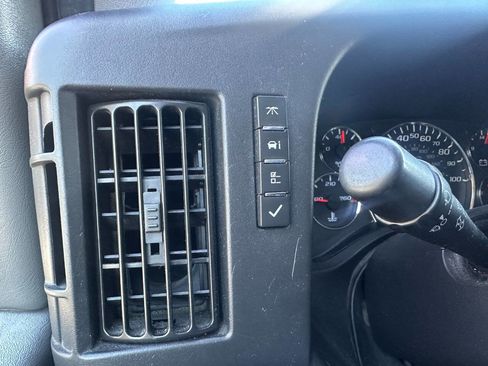Used 2008 Chevrolet Express 2500 image 17