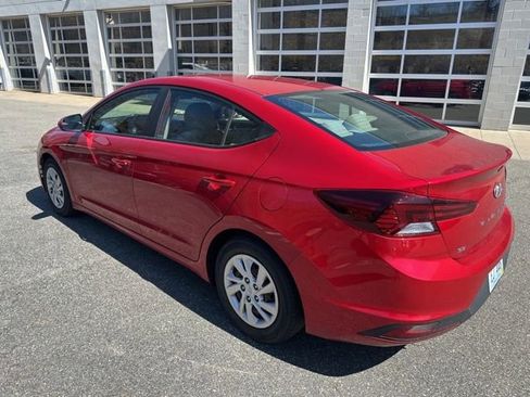Used 2020 Hyundai Elantra SE image 2