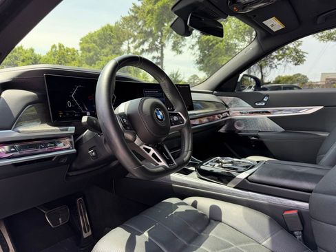 Used 2023 BMW 760i xDrive w/ Executive Package AWD/4WD image 9