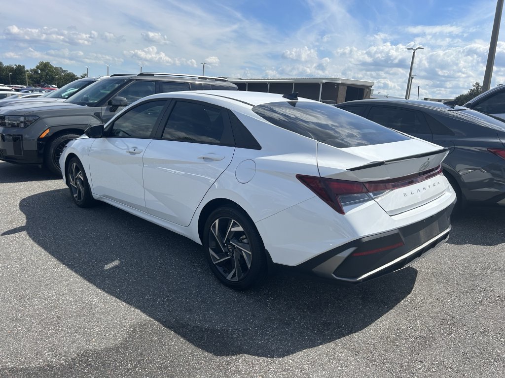 Used 2025 Hyundai Elantra Sport FWD image 5